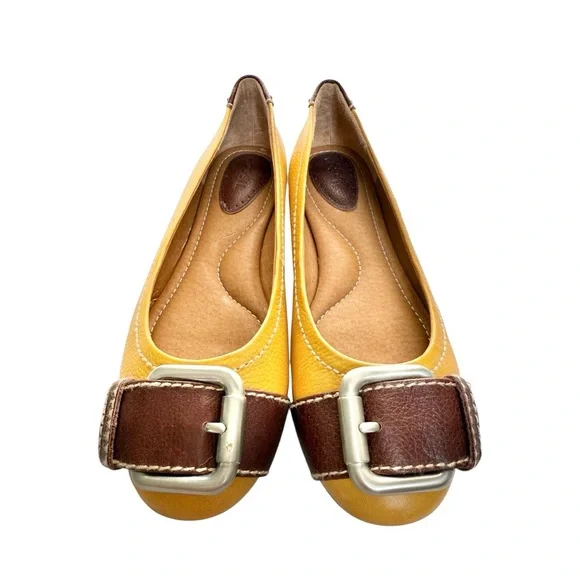 NWOB Fossil Yellow and Brown Flats & Loafers with Minimalist Design - Picture 4 of 7